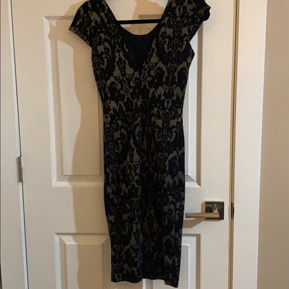 Metallic bod-con elegant dress. - Picture 2 of 2